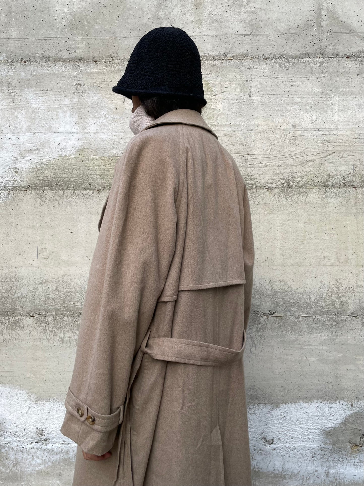 Cappotto sabbia AGNONA 100% cashmere, mezza fodera, con cintura. Taglia 48it uomo