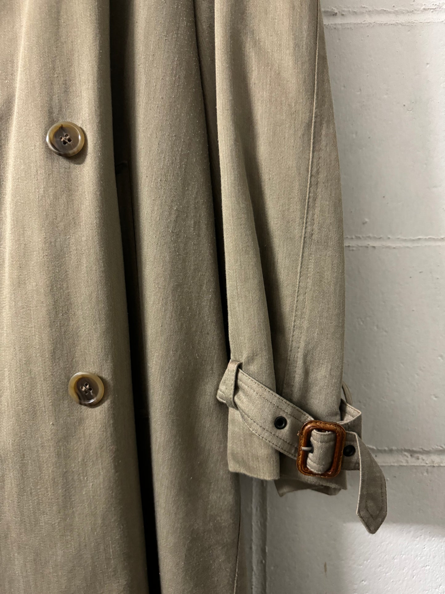 Trenchcoat sartoriale lungo doppiopetto color sabbia