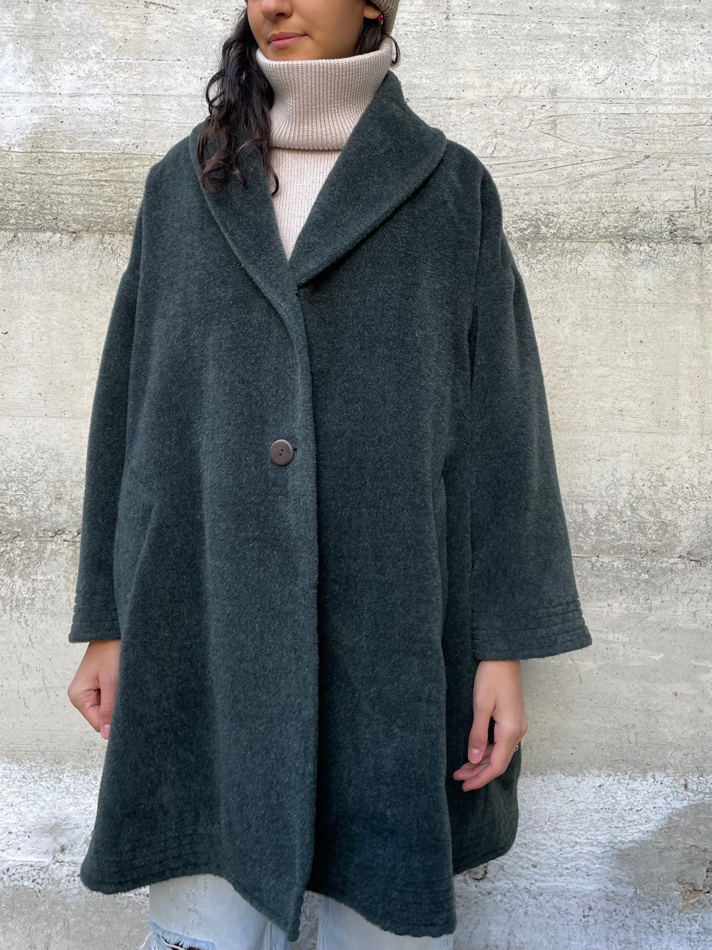 Cappotto a mantella verde bosco 50% alpaca, 30% mohair, 20% lana