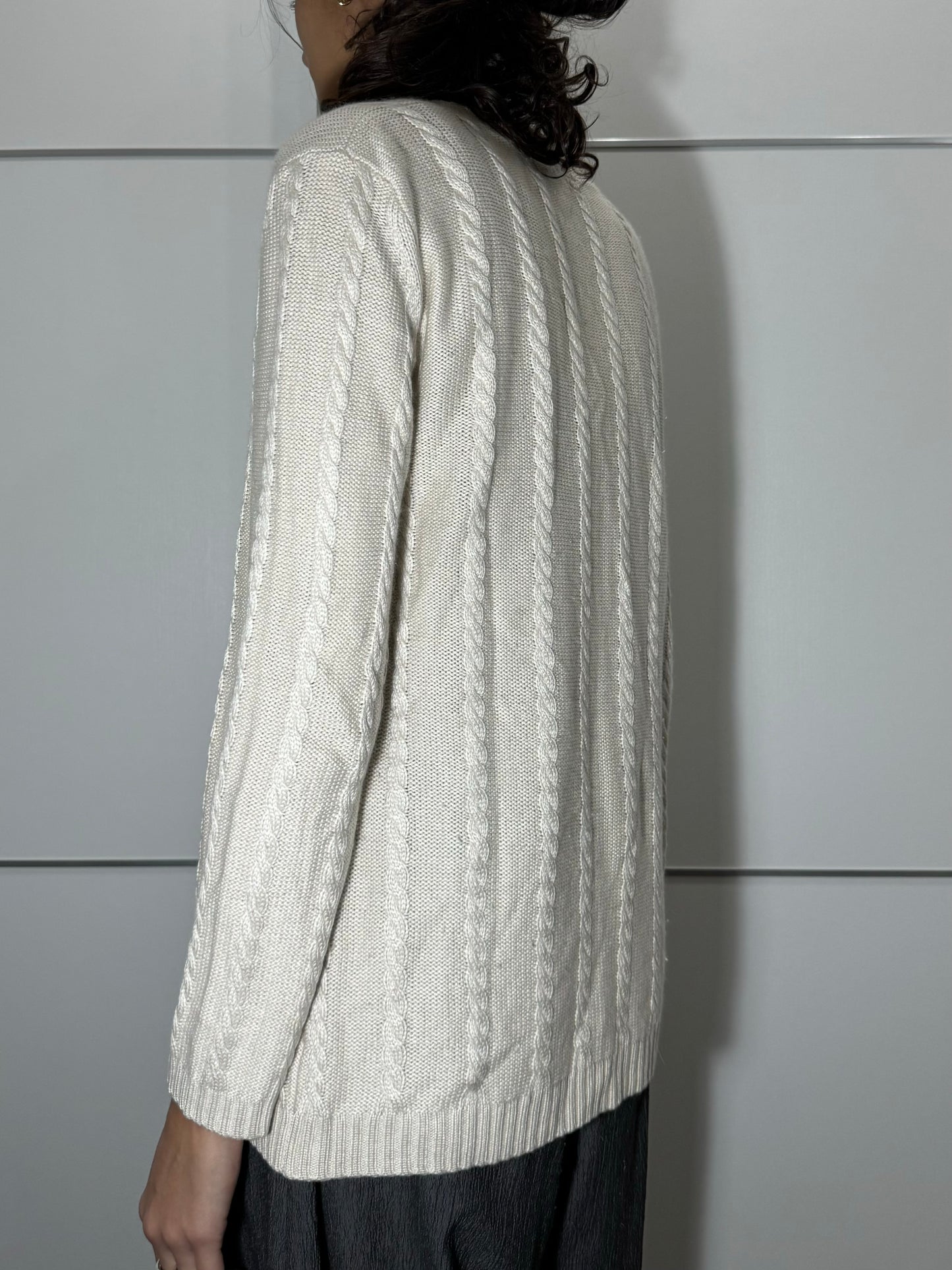 Cardigan intrecciato color perla in misto cashmere e seta