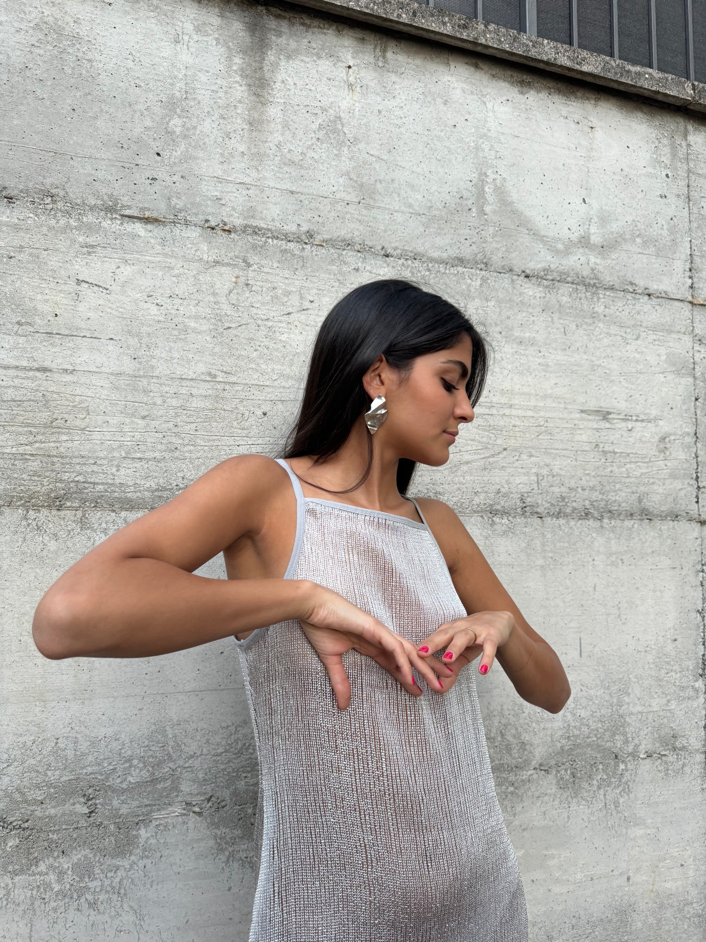 Abitino a rete semitrasparente argento, taglia M