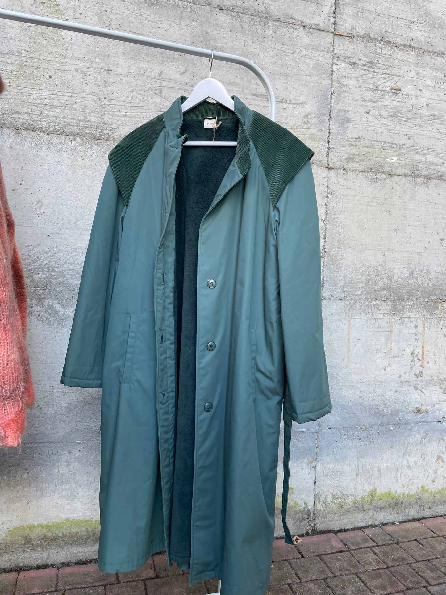 Trenchcoat invernale imbottito con cintura