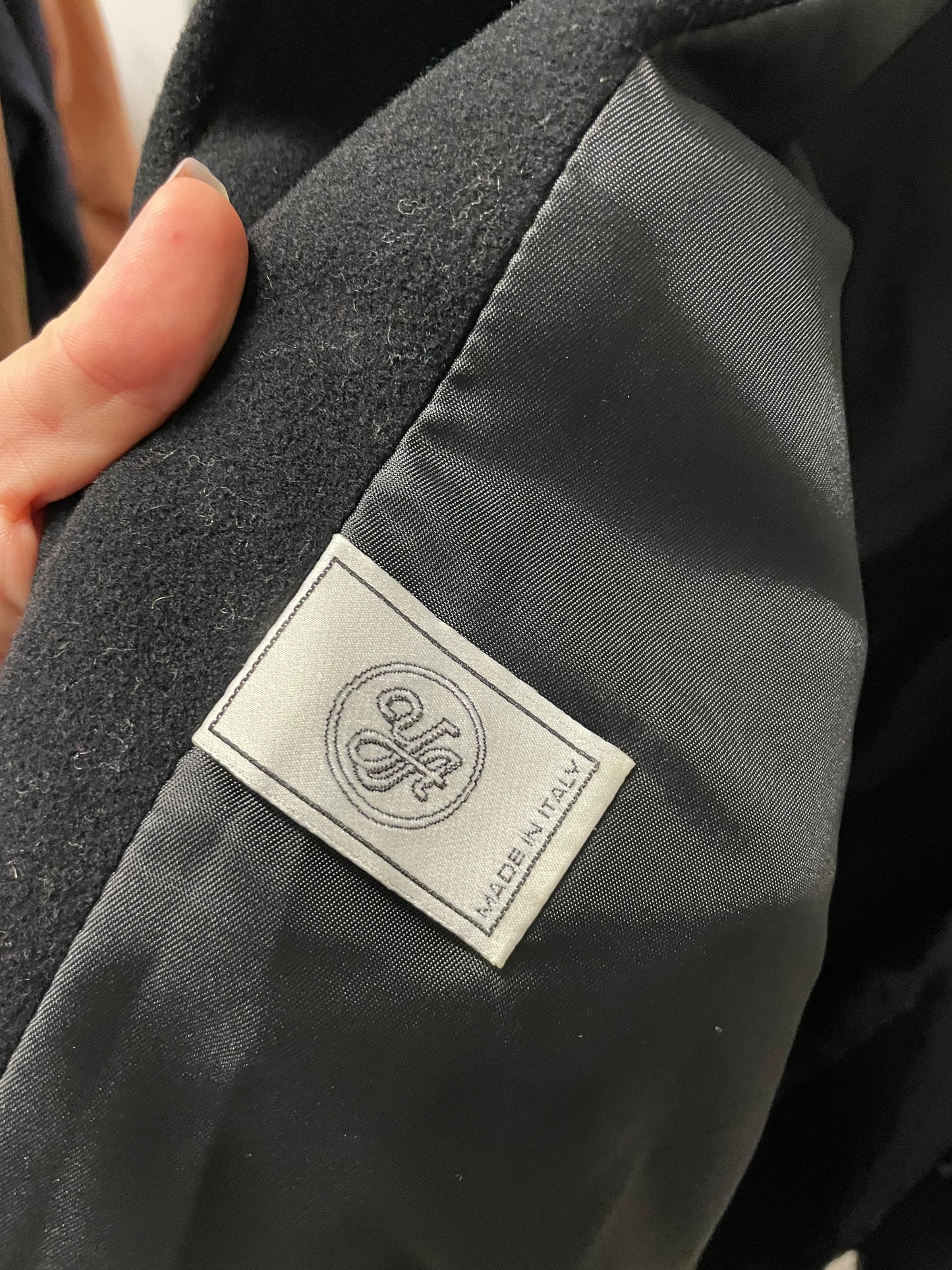 Cappotto nero sartoriale monopetto in pura lana