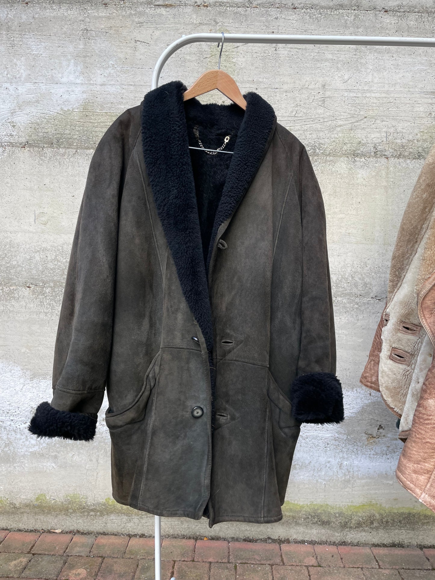 Montone Shearling scamosciato nero tendente al verde, pelo raso nero, taglia 52it uomo