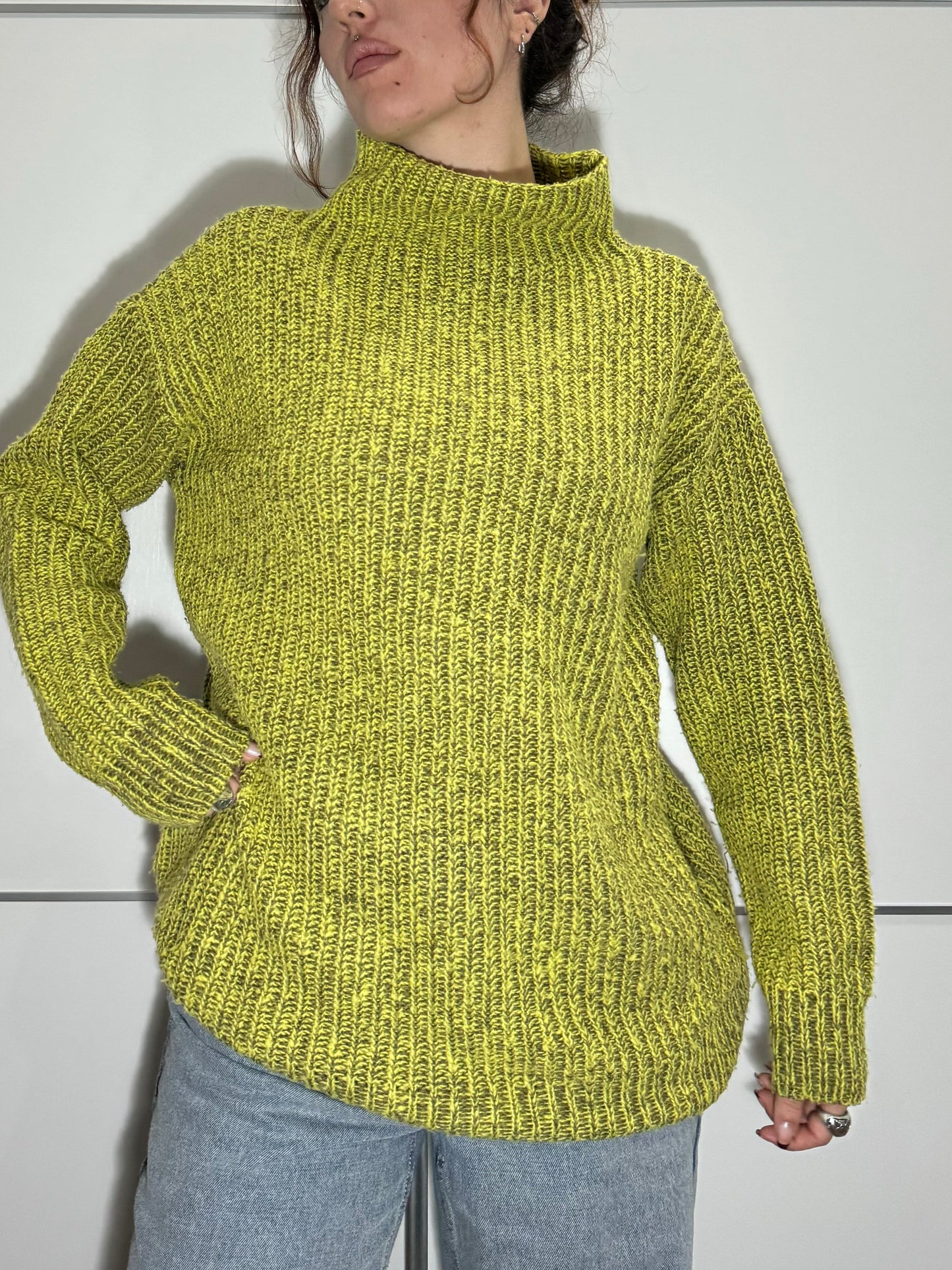 Maglione ampio a collo alto giallo e grigio melange, in misto lana